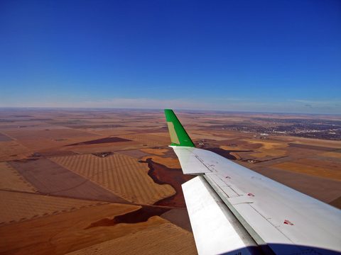 plane horizon