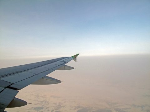 plane horizon