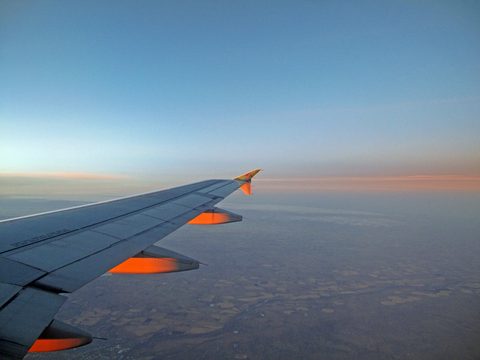plane horizon